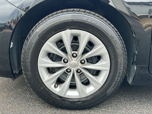Used 2016 Toyota Camry LE image 14