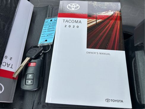Used 2020 Toyota Tacoma TRD Sport AWD/4WD image 19