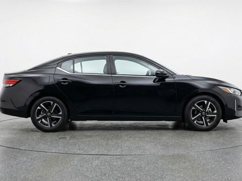 Used 2025 Nissan Sentra SV image 11