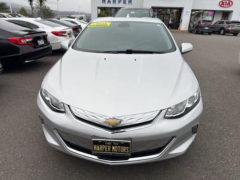 Used 2018 Chevrolet Volt LT w/ Comfort Package image 18