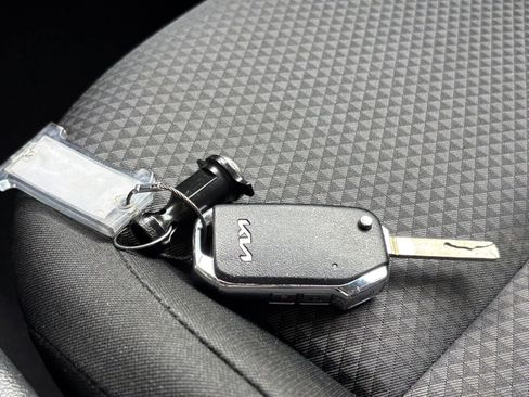 Used 2025 Kia Soul LX w/ LX Technology Package FWD image 21