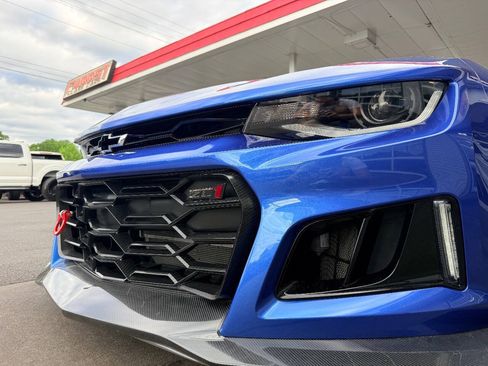 Used 2018 Chevrolet Camaro ZL1 RWD image 16