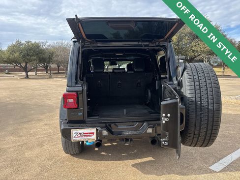 Used 2022 Jeep Wrangler Sahara image 25