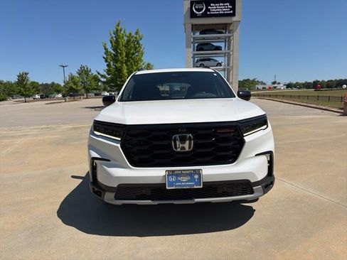 Used 2024 Honda Pilot TrailSport image 2