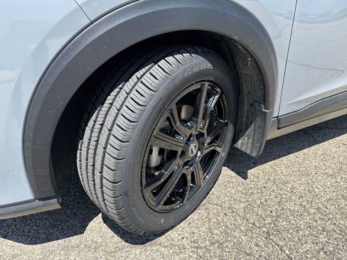 Used 2023 Nissan Kicks SV FWD image 3