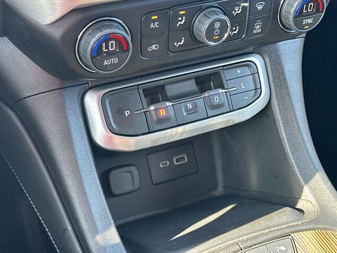 Certified 2022 GMC Acadia SLE image 17