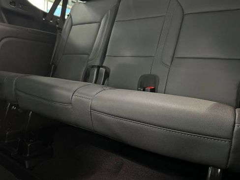 New 2026 Chevrolet Suburban LT image 15