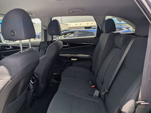 Used 2020 Kia Sorento AWD V6 image 14