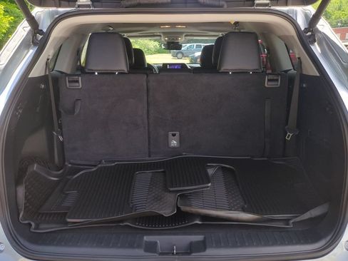 Used 2024 Toyota Highlander XLE AWD/4WD image 27