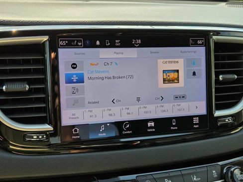 Used 2023 Chrysler Pacifica Touring-L FWD image 22