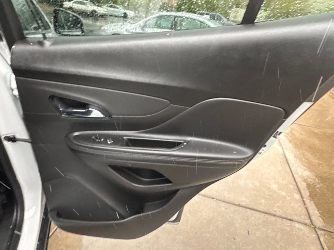 Used 2021 Buick Encore Preferred AWD/4WD image 18