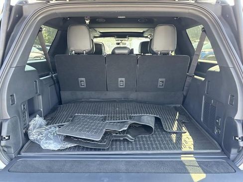 New 2026 Lincoln Navigator L Reserve AWD/4WD image 12