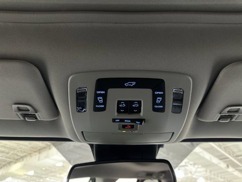 Used 2021 Toyota Sienna XLE w/ XLE Plus Package image 35