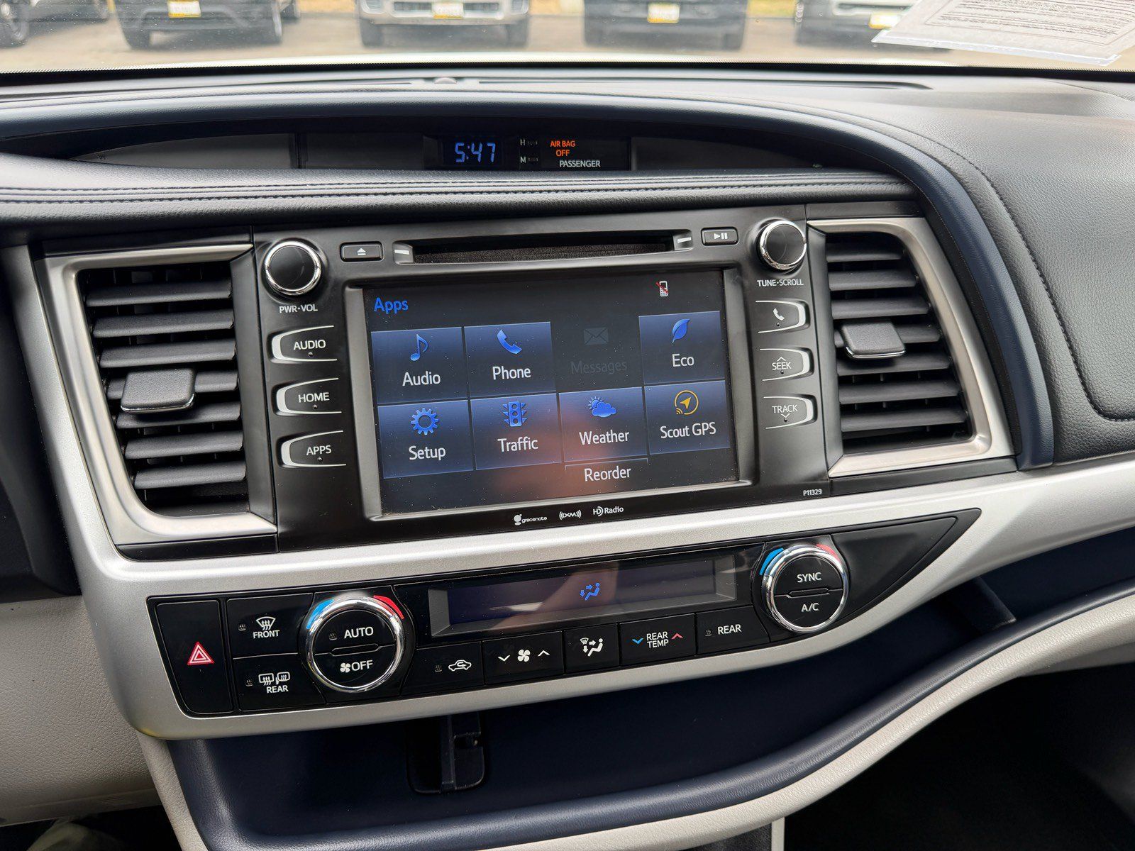 Used 2017 Toyota Highlander Plus w/ Carpet Mat Package FWD image 27