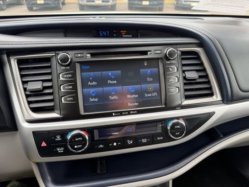 Used 2017 Toyota Highlander Plus w/ Carpet Mat Package FWD image 27