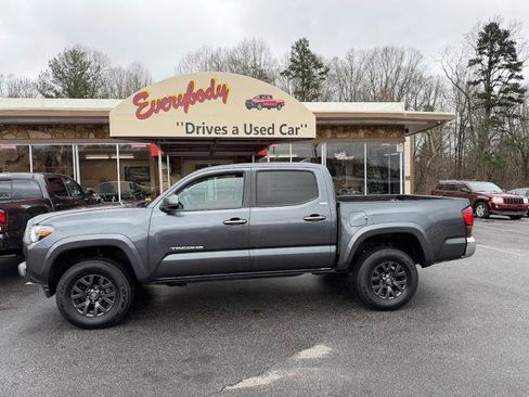 Used 2022 Toyota Tacoma SR5 image 1