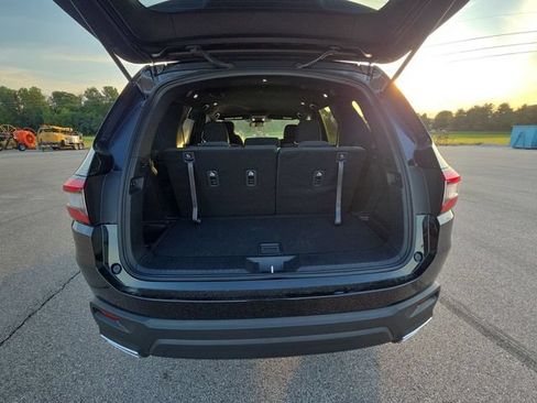 Used 2025 Honda Pilot Sport image 32