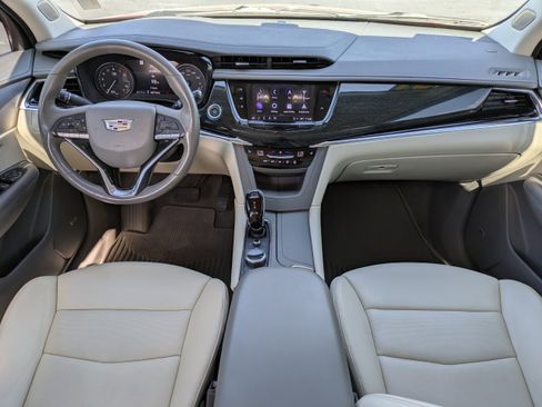 Used 2021 Cadillac XT6 Premium Luxury image 13