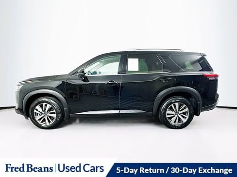 Certified 2024 Nissan Pathfinder SL w/ Black Appearance Package image 4