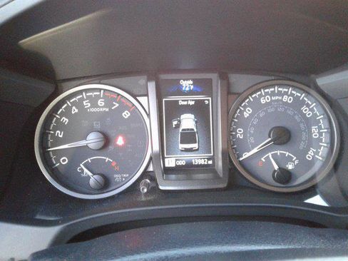 Certified 2020 Toyota Tacoma TRD Off-Road image 18