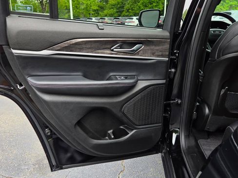 Used 2025 Jeep Grand Cherokee Limited w/ Luxury Tech Group II RWD image 47