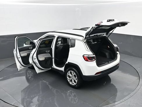 Used 2024 Jeep Compass Latitude AWD/4WD image 25