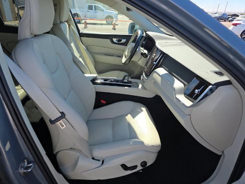 Used 2023 Volvo XC60 B5 Plus w/ Climate Package AWD/4WD image 4