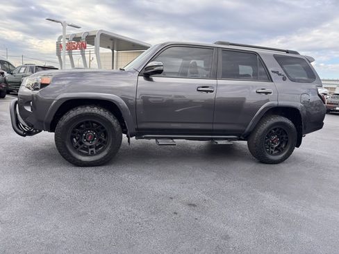 Used 2019 Toyota 4Runner TRD Off-Road image 2