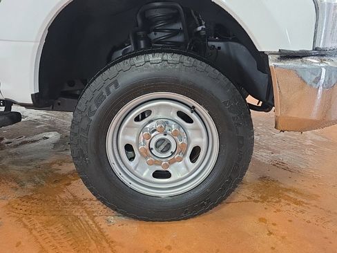 Used 2021 Ford F250 XL w/ Power Equipment Group image 12