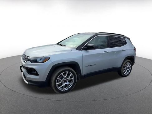 Used 2025 Jeep Compass Limited image 8