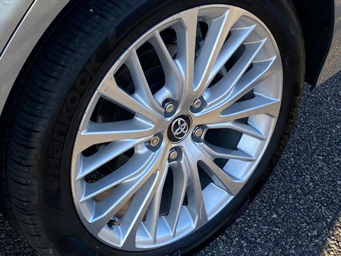Used 2020 Toyota Camry XLE image 22