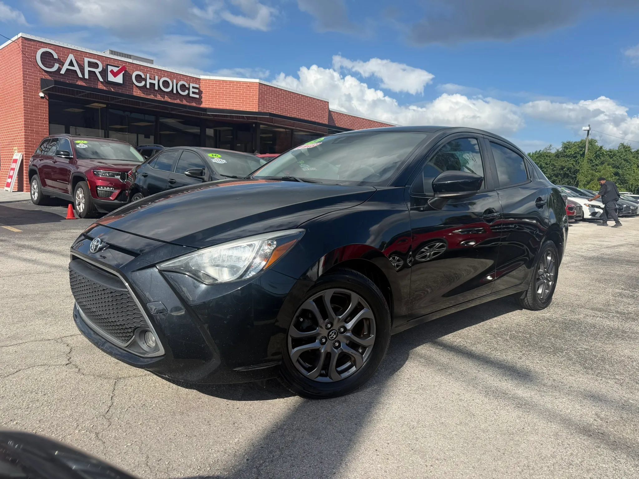 Used 2019 Toyota Yaris LE FWD image 1