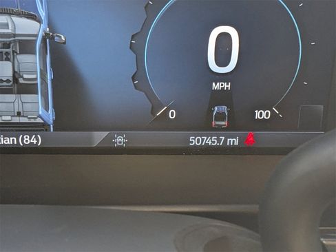 Used 2023 Ford F350 Platinum w/ FX4 Off-Road Package image 32