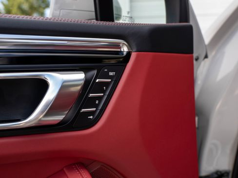 Certified 2026 Porsche Macan S image 28