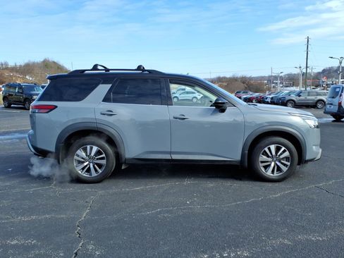 Used 2022 Nissan Pathfinder SL w/ SL Black Package image 8