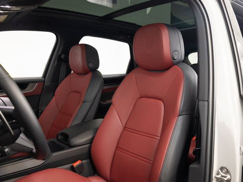 Used 2026 Porsche Cayenne S image 4