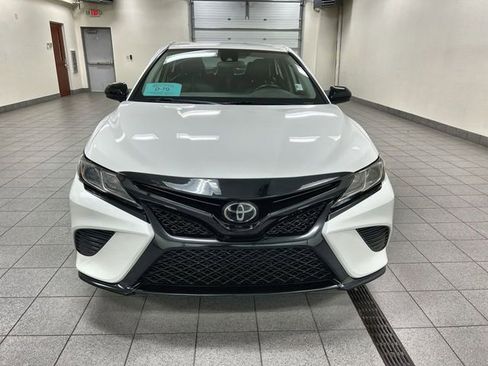 Used 2019 Toyota Camry SE FWD image 3