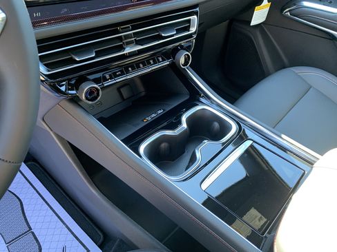 New 2026 Chevrolet Traverse Z71 w/ Driver Confidence Package image 20