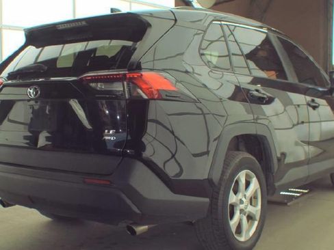 Used 2021 Toyota RAV4 LE AWD/4WD image 3