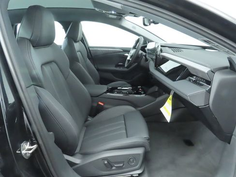 Used 2025 Audi A6 e-tron Premium Plus w/ Premium Plus image 22