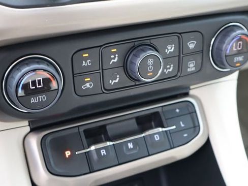 Used 2023 GMC Acadia Denali w/ Denali Ultimate Package AWD/4WD image 28