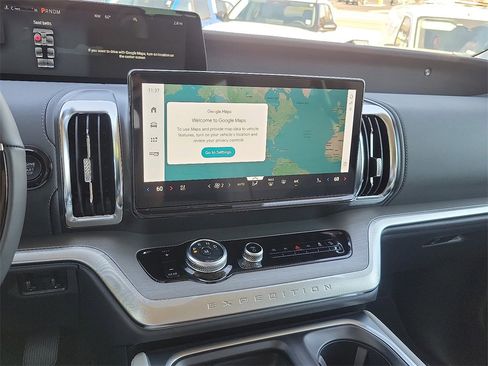 New 2025 Ford Expedition Max Platinum w/ Driver's Package image 16