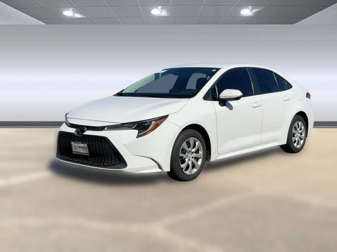 Used 2022 Toyota Corolla LE image 2