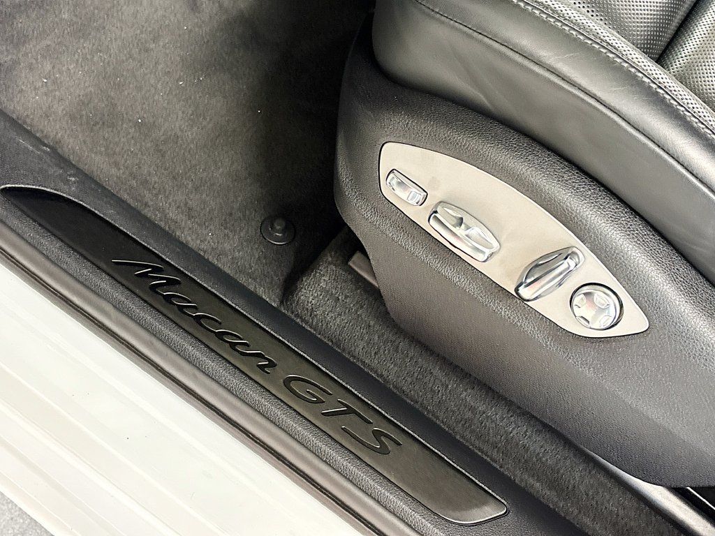Used 2022 Porsche Macan GTS AWD/4WD image 21