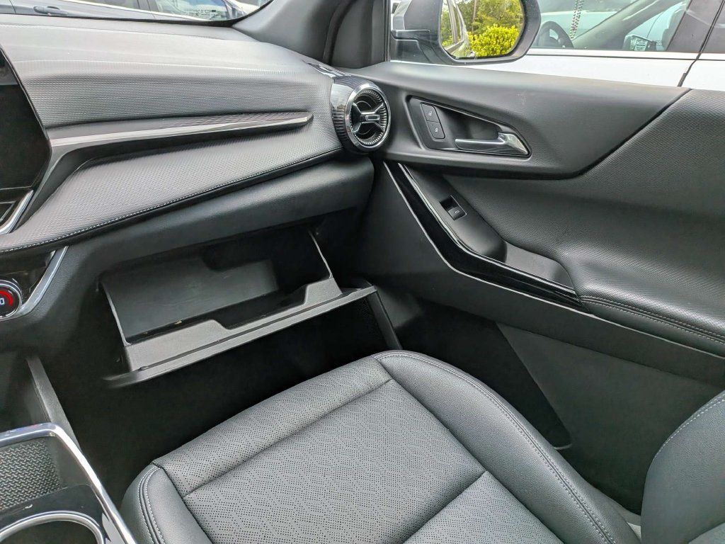 Used 2025 Chevrolet Equinox LT w/ Convenience Package II FWD image 16