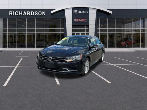 Used 2018 Volkswagen Passat 2.0T SE FWD image 1