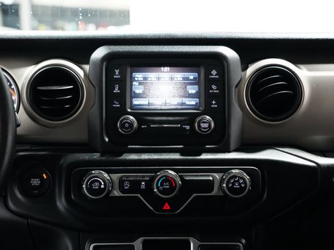 Used 2018 Jeep Wrangler Sport image 15