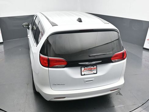 Used 2022 Chrysler Voyager LX image 29