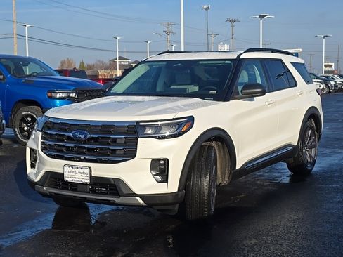 Used 2025 Ford Explorer Active w/ Active Comfort Package image 60