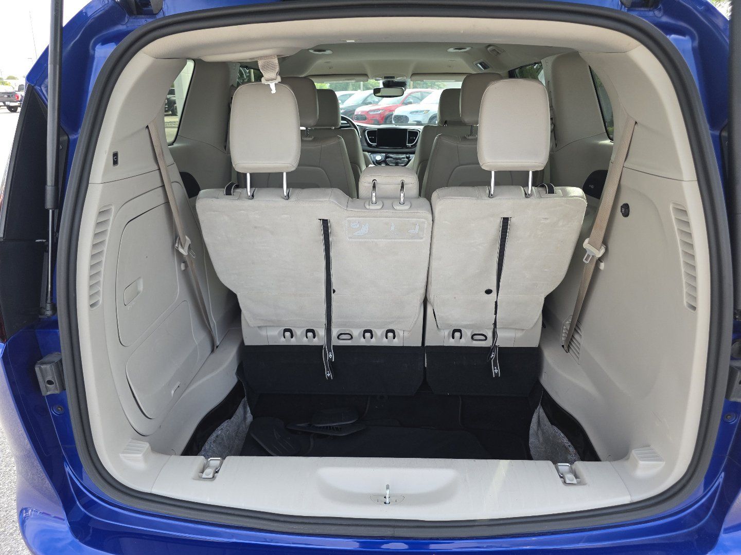 Used 2021 Chrysler Pacifica Touring-L FWD image 16